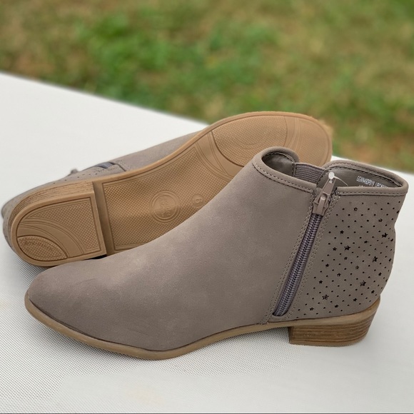 Wonder Nation Star Perforated Girls Ankle Boot New - Picture 3 of 9